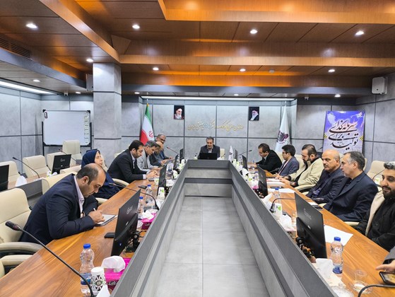 هم‌افزایی بخش خصوصی و ایزیپو برای حل ناترازی انرژی/ امضای قرارداد سرمایه‌گذاری ۵۸ هکتاری نیروگاه خورشیدی در ناحیه صنعتی سریشم استان یزد